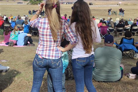 Wallpaper People Women Ass Smoking Jeans Picnic Florida Hips Fair Behind Watching