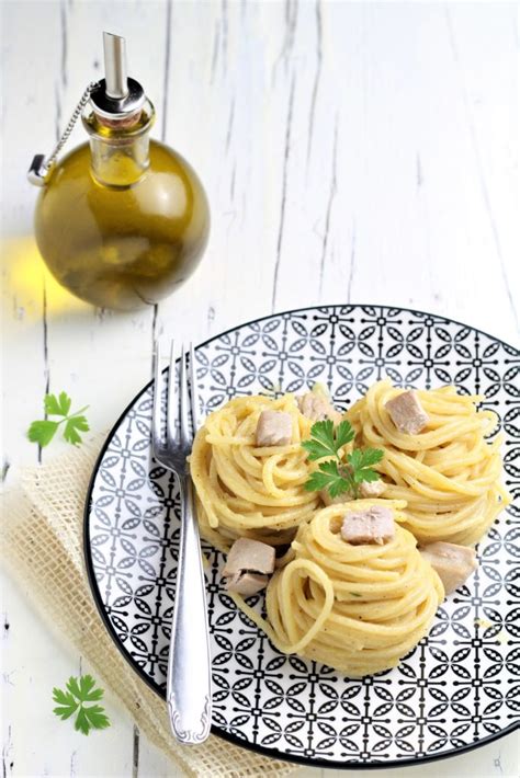 Spaghetti In Carbonara Di Tonno Tacchi E Pentole