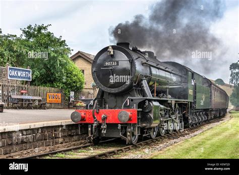kwvr railway oakworth station keighley worth valley railway north