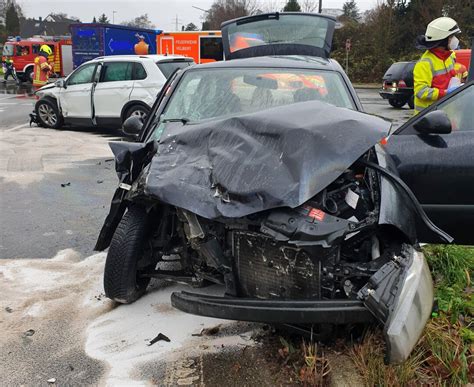 Unfall In Velbert Zwei Personen Schwer Verletzt