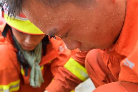 习近平向国家综合性消防救援队伍授旗并致训词 搜狐大视野 搜狐新闻