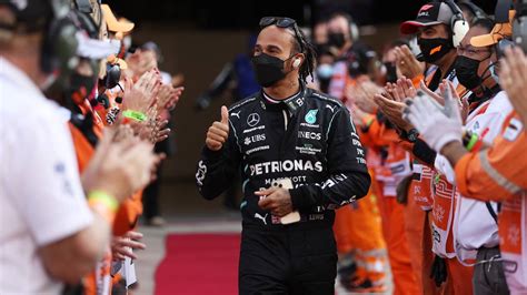 Mercedes Lijkt Erop Te Hinten Dat Hamilton Doorgaat Als Formule 1