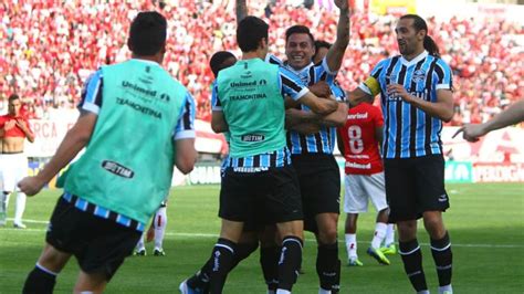 Vargas fez gol no GreNal marcado por provocações entre Renato e D