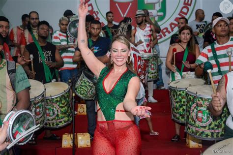 Paolla Oliveira A Rainha De Bateria Da Grande Rio Em Atriz