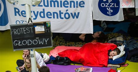 Onet24 rezydenci zawieszają protest Wiadomości