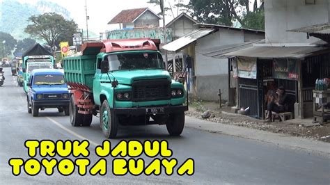 TRUK JADUL TOYOTA BUAYA Melintas Dan Menjadi Pusat Perhatian YouTube