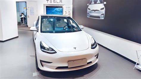 Tesla Sued Over Fatal Car Crash And Battery Fire Men S Journal