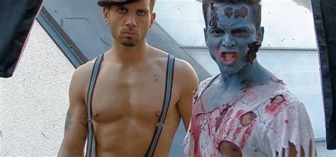 Ama de casa alien vs Zombie gay película Ver online