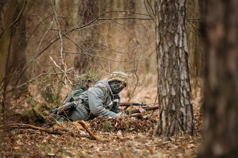 Recreador Oculto Vestido Como Soldado Alemán De Infantería Wehrmacht En