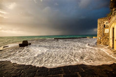 Mare In Tempesta Spettacolo In Costiera La Repubblica