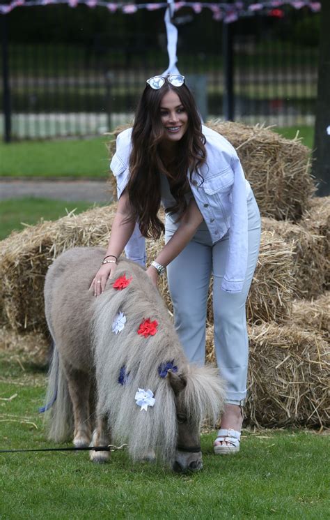 Courtney Green “the Only Way Is Essex” Filming At Colchester Castle 05 10 2018 • Celebmafia