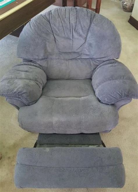 Lounge Suite And Recliner In Fourways Furniture Public Ads 85698