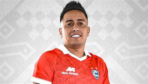 Christian Cueva Es Presentado En Cienciano Mientras Su Pamela López Lo