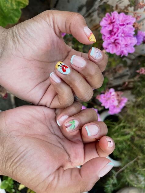 Bad Bunny nails Manicura de uñas Manicura Uñas de gel brillantes