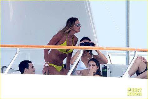 Elle Macpherson Shows Off Amazing Bikini Body At 51 Photo 3415017 Bikini Elle Macpherson