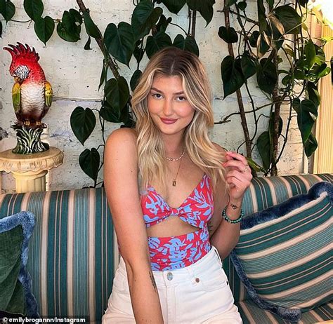 Hot Sexy Emily Brogan Bikini Pics