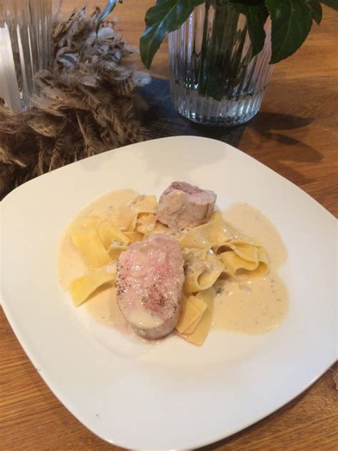 Schweinefilet Mit Gorgonzola Wei Wein Sauce Von Mrxtilicious Chefkoch De