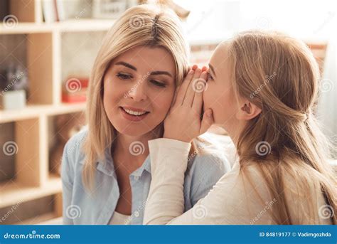 Mamma E Figlia Adolescente Immagine Stock Immagine Di Felice