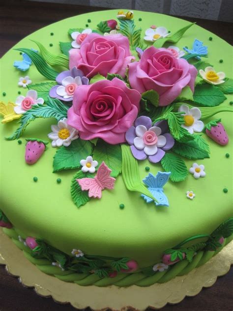 Roses And Strawberry Strawberry Birthday Cake Cake Decorating Beautiful Cakes