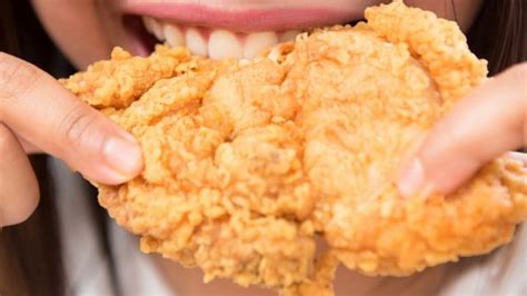 This Is Why Kfcs Fried Chicken Is So Delicious Youtube