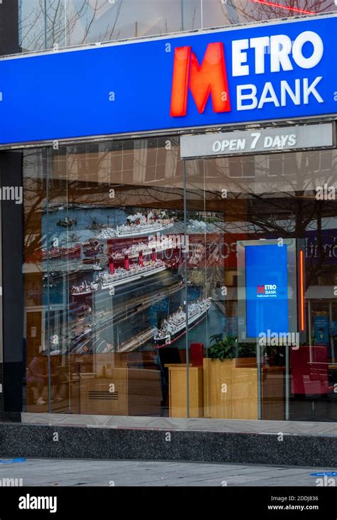 a branch of metro bank in southampton Stock Photo - Alamy