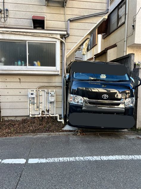 どうやって駐車したの？神がかり的な駐車技術 話題の画像プラス