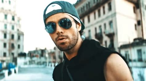 Clip Súbeme La Radio Enrique Iglesias Soffre Un Bain De Foule à Cuba