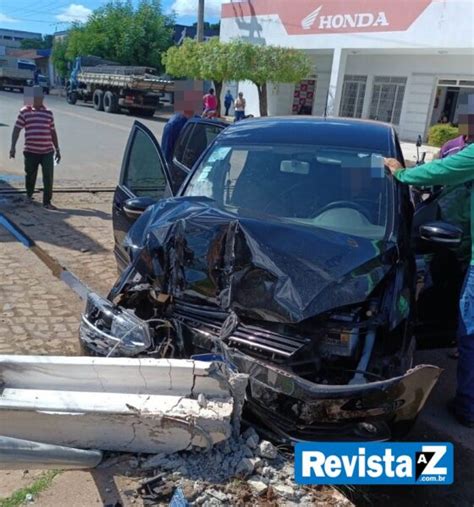 Motorista Perde O Controle Do Carro E Bate Em Poste Em Esperantina