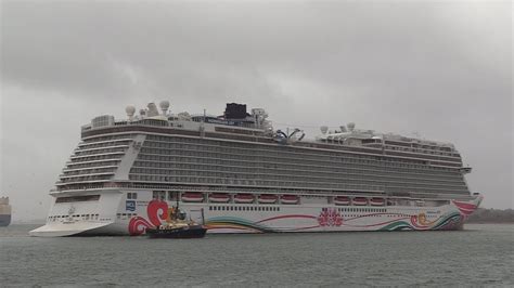 Norwegian Joy S Stormy Departure For Rotterdam Refit Youtube