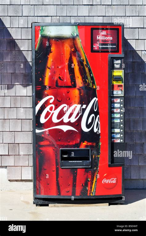 Coca Cola Coke Soda Pop Vending Machine Stock Photo Alamy