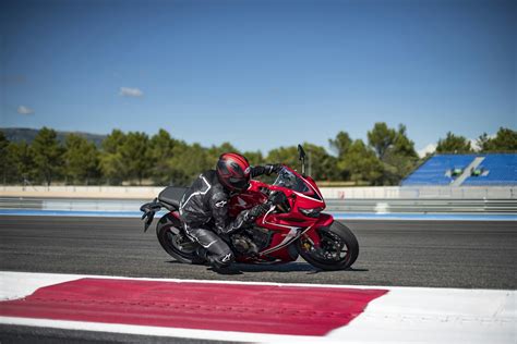 10 Motorfietsen Voor 2019 7 Honda Cbr650r Motoren En Toerisme