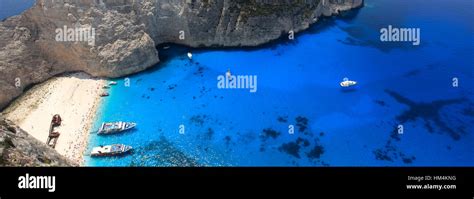 Vista de la playa navagio también conocido como naufragio o