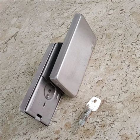 Fechadura Para Portas de Giro Chave Tetra Aço Inox Usado Portas e