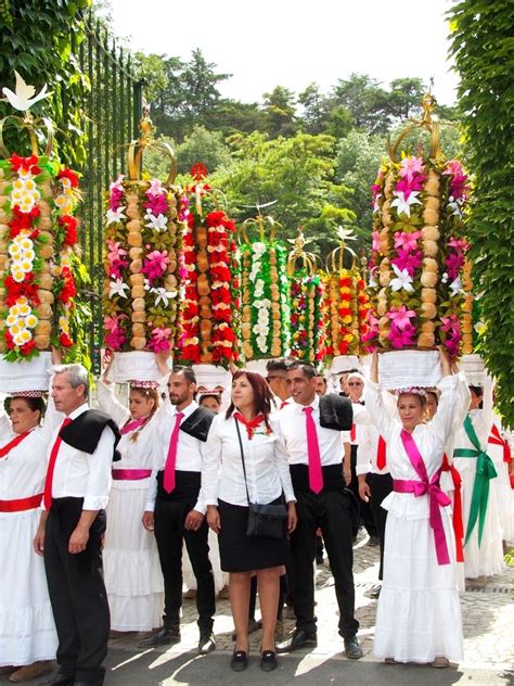 La Festa dos Tabuleiros à Tomar une fête unique au Portugal