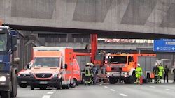 Anc Newswire De T Dlicher Unfall Auf Der A Bei K Ln Betonwand St Rzt