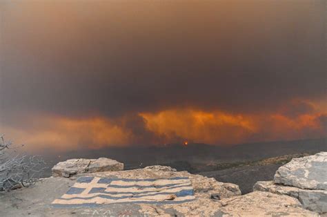 Sigue el alto riesgo de incendios en Grecia en la ola de fuegos más