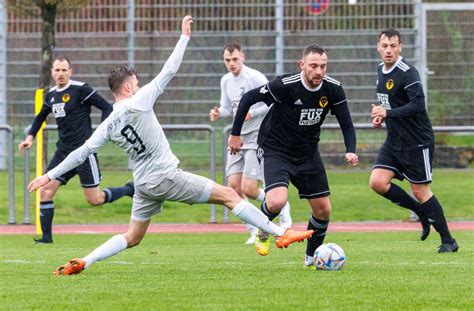 Fu Ball Bezirksliga Bb Cw Bei Mehr Als Der H Lfte Der Vereine Spukt