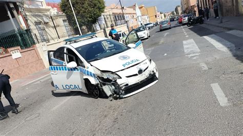 Un Hombre Arrolla Con Su Coche A Polic As En Melilla Y Huye