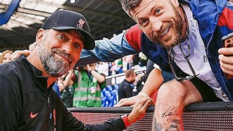 Fc Liverpool Jürgen Klopp Signiert Riesen Tattoo Mit Sich Selbst Als