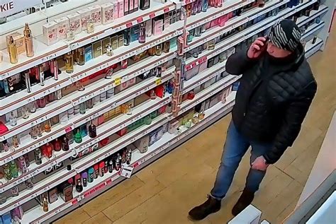 Rozpoznajesz tego mężczyznę Jest podejrzewany o kradzież perfum w