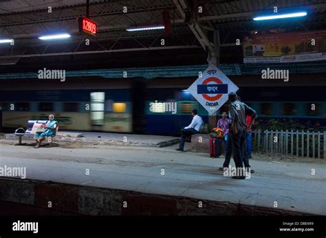 Dadar railway station Stock Photo - Alamy