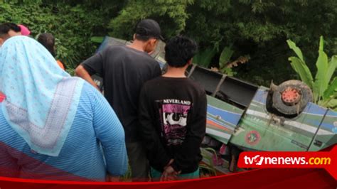 Bus ALS Rombongan Santri Terguling Di Tapsel Puluhan Santri Luka Luka