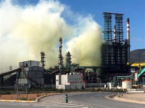 La rotura de una tubería en la planta de Repsol de Murcia causa una