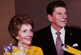 Рональд Рейган (Ronald Reagan): фильмы, биография, семья, фильмография ...