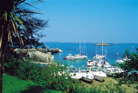 All About The Famous Places: Guernsey Beaches