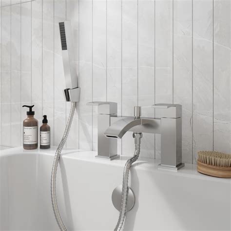 Descent Chrome Bath Shower Mixer With Shower Kit And Wall Bracket