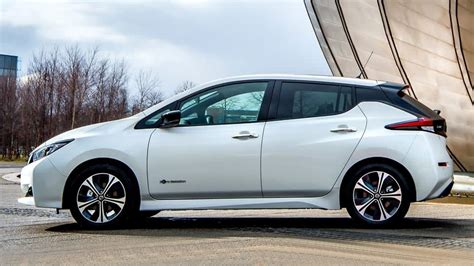 Nissan Leaf Hatchback Kw Acenta Kwh Dr Auto Tech Pack Lease