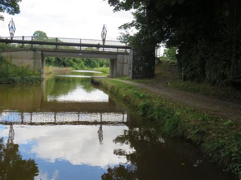 Trent And Mersey Canal Bridge 139 Richard Rogerson Cc By Sa 2 0