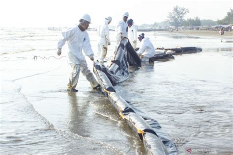 Pertamina Siagakan 45 Kapal Atasi Tumpahan Minyak ANTARA News