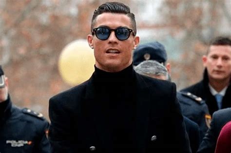 Cristiano Ronaldo Atinge Incrível Marca De 400 Milhões De Seguidores